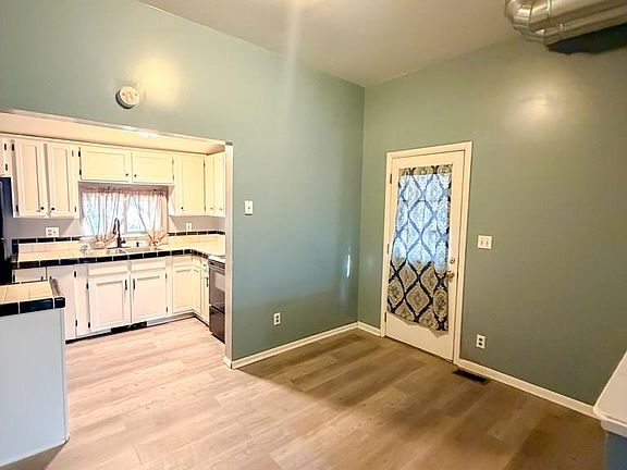 5th image of 506 N 6th St