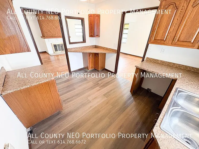 400 S Highland Ave — Photo 13