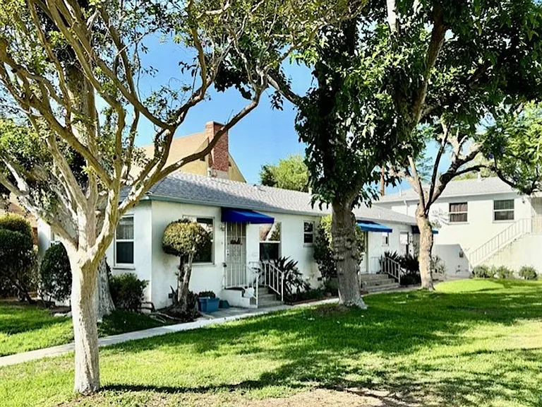 124 — Photo 1