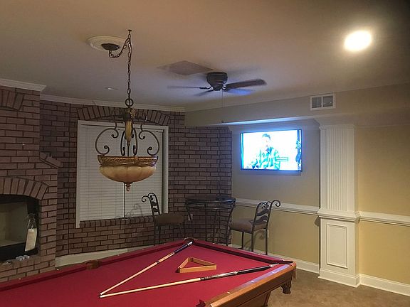Basement recreational room