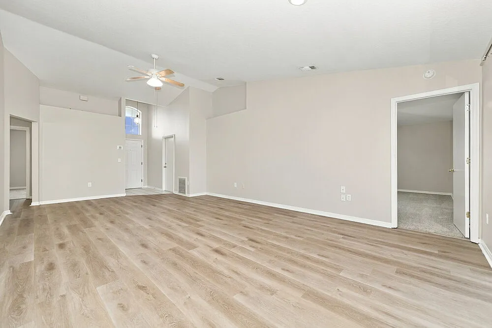 3 bed, 2.0 bath, 1527 sqft, $2,070 — Photo 3