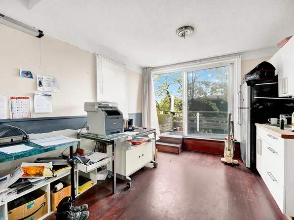 1011 Banner Avenue image 14 of 23