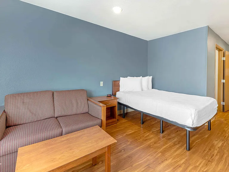 Deluxe Studio - 1 Full Bed