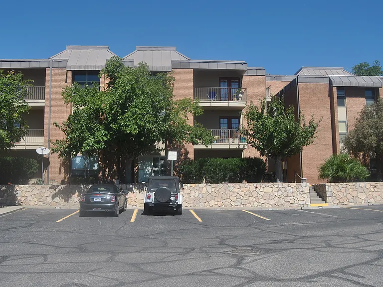 4433 N Stanton St — Photo 11