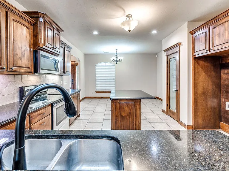 2121 Mill Creek Way — Photo 11