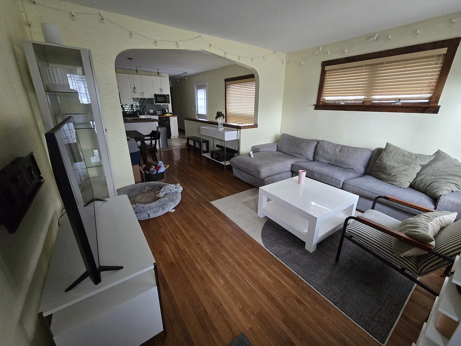 2 bed, 1110 sqft, $2,100 — Photo 2