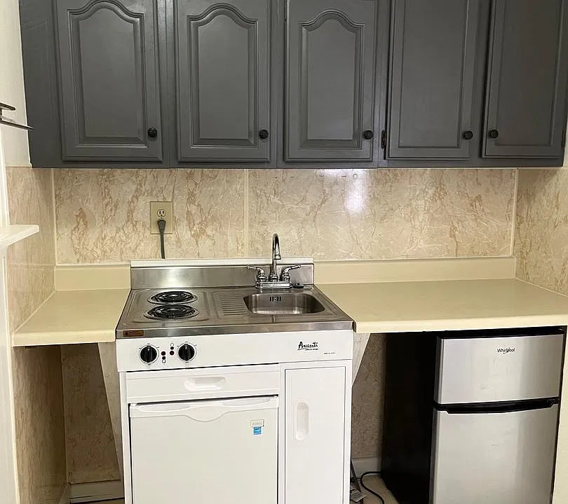2802 Lincoln Hwy E #1