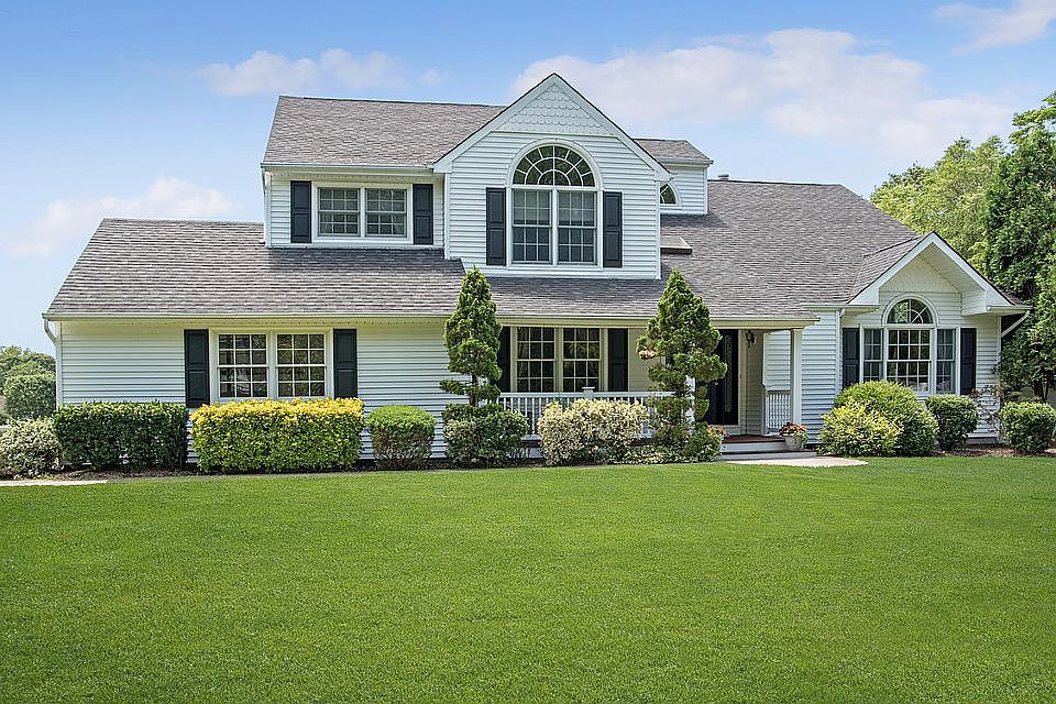 1st image of 8 High Gate Dr
