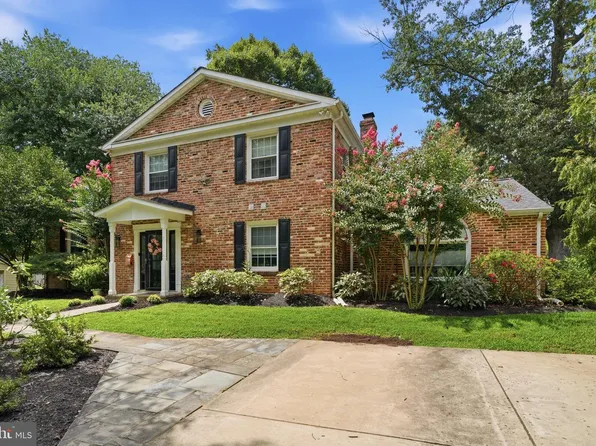 9912 Harrogate Rd, Bethesda, MD 20817