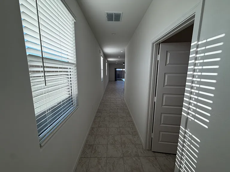 2702 W Shepperd Ave — Photo 8