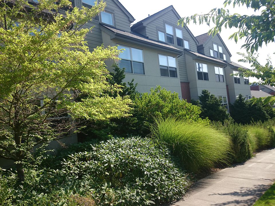 2nd image of 362 W Emerson St
