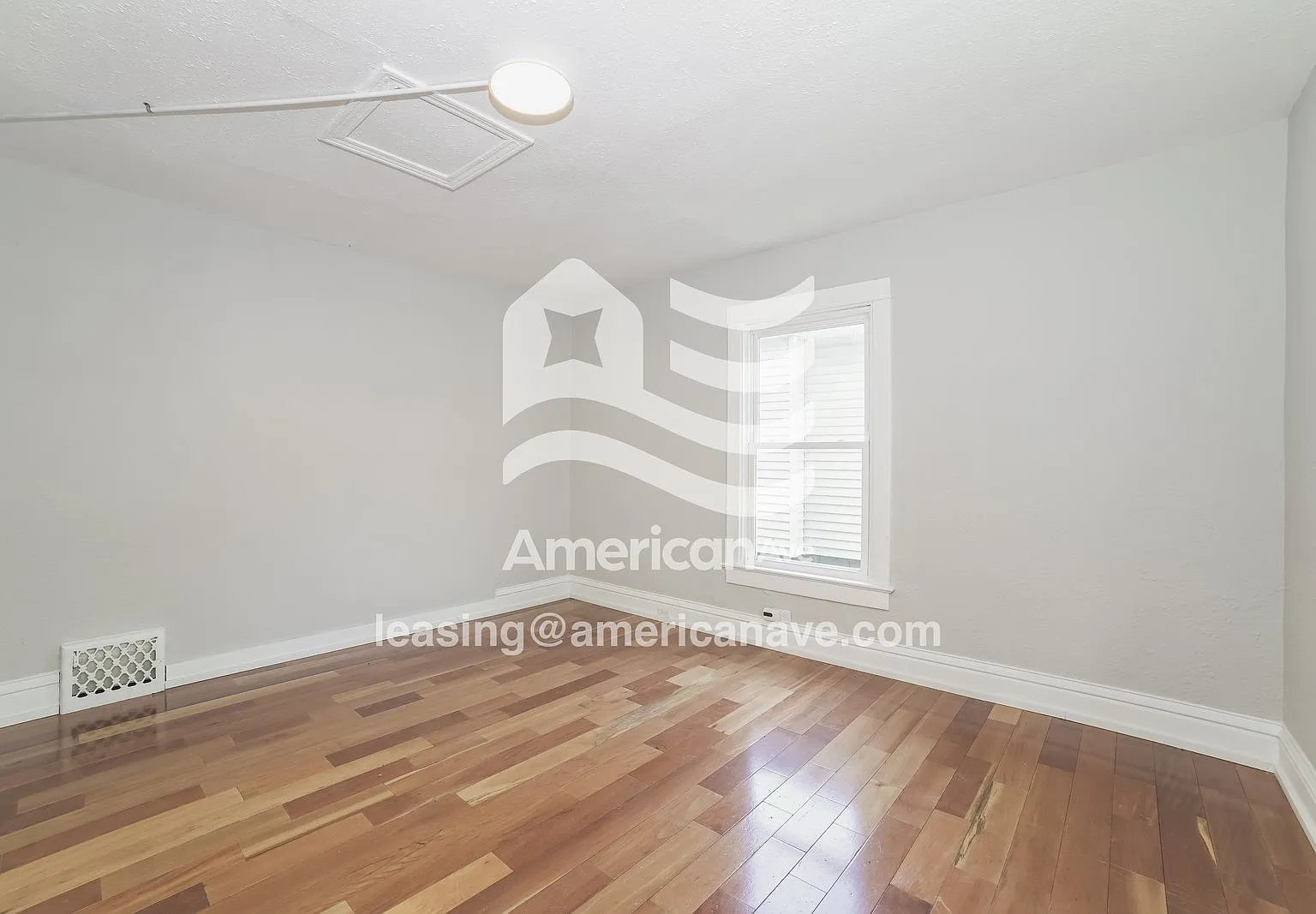 3 bed, 1.0 bath, 1362 sqft, $997 — Photo 3