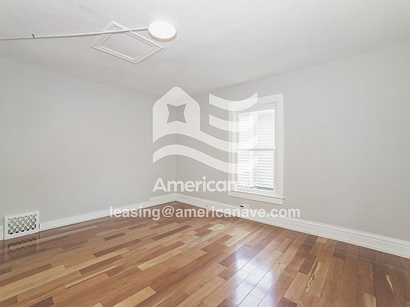 1656623_003_living_room_12771422.jpg