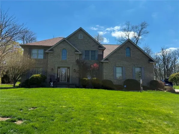 1040 Cross Creek Dr, Uniontown, PA 15401