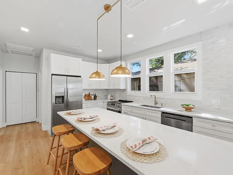 309 E Selma Ave — Photo 8