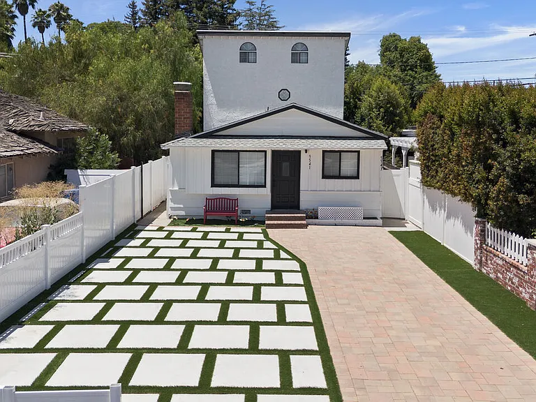 5541 Fallbrook Ave — Photo 5