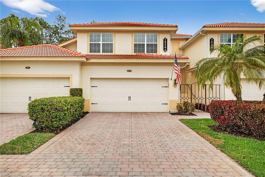 3 bed, 2.0 bath, 2095 sqft, $2,900 — Photo 2