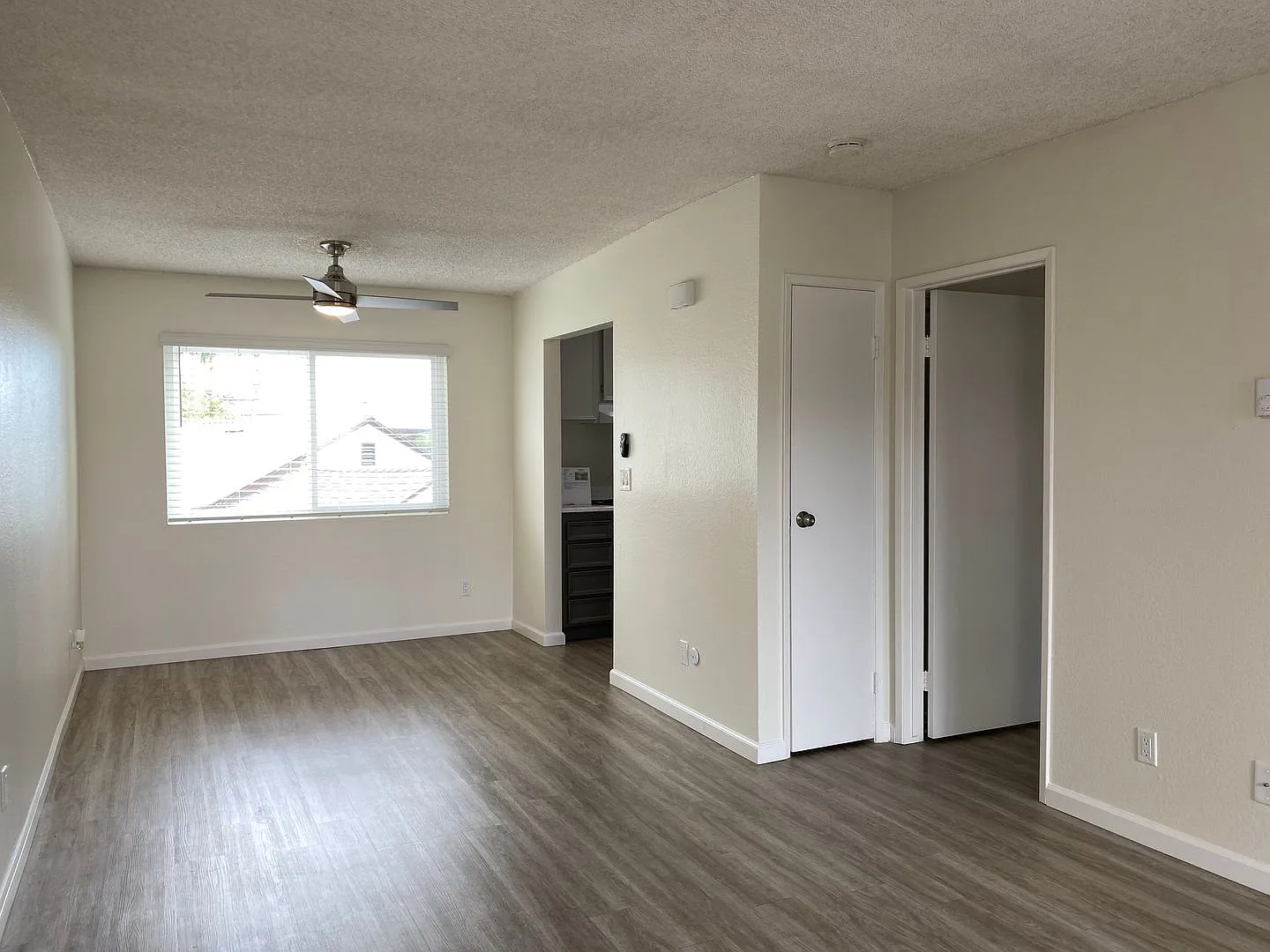 Cabana Apartments — Photo 1