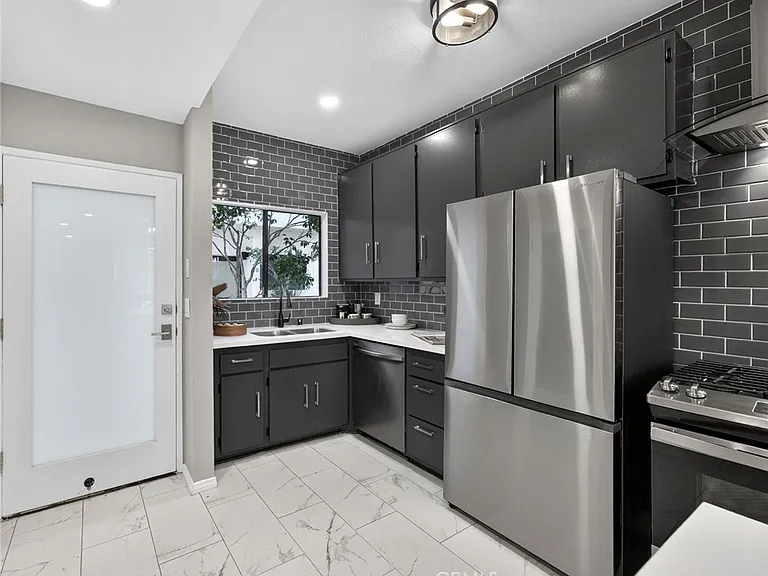2500 Abbot Kinney Blvd #9 — Photo 3