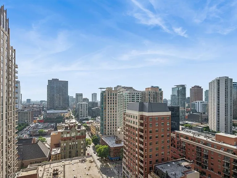 630 N State St #2001 — Photo 10