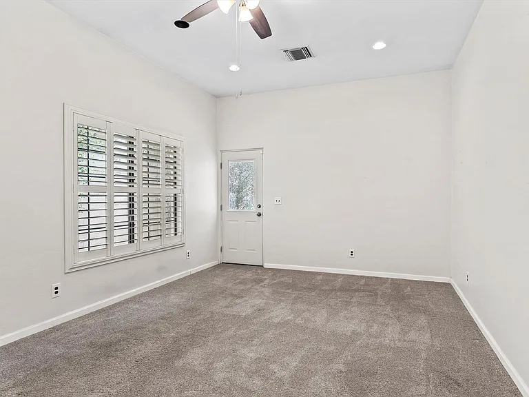2727 E 6th St — Photo 23