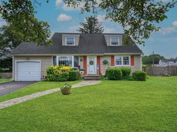 107 Devonshire Drive, East Norwich, NY 11732