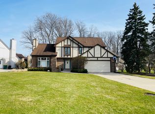 31843 Bristol Ln, Farmington Hills, MI 48334