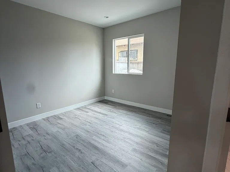 151 E 47th St #1/2 — Photo 5