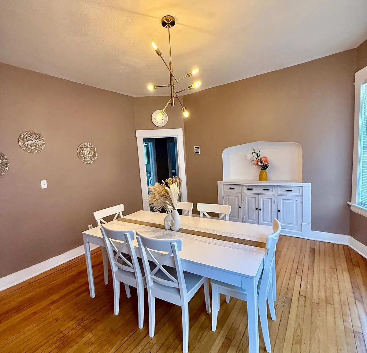 839 Aurora Ave — Photo 1