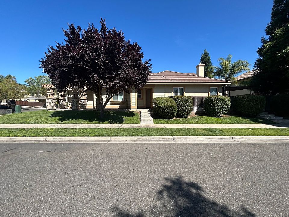 1st image of 685 Stetson Dr