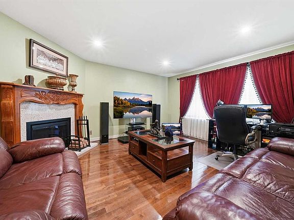 4th image of 4728 S Rundlehorn Dr NE