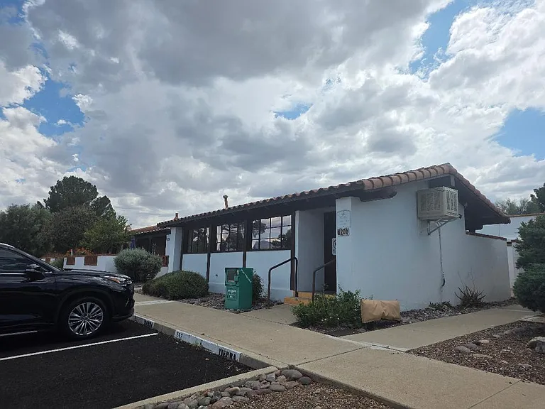 408 S Paseo Quinta #B — Photo 11