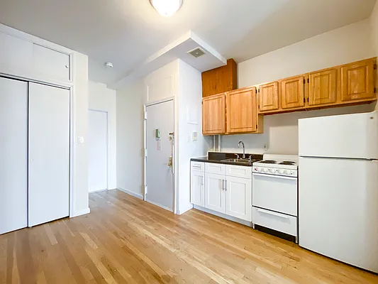 Rented by City Connections Realty | media 17