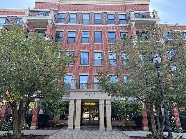 1st image of 2335 W Belle Plaine Ave APT 508