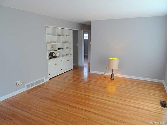 4th image of 2223 Parker Blvd