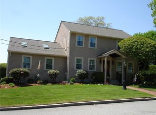 91 Oxford Ave, Woonsocket, RI 02895