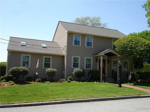 91 Oxford Ave, Woonsocket, RI 02895