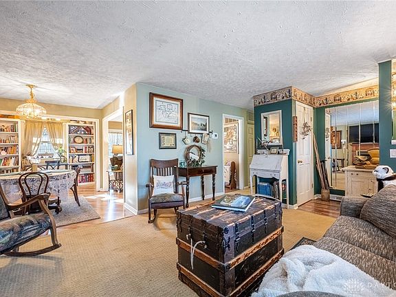 5th image of 4201 Green Springs Dr