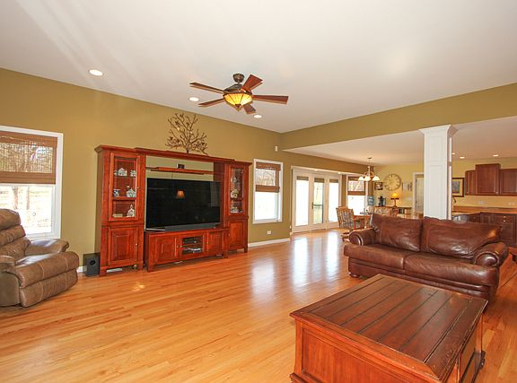 4th image of 5814 Bentley Ave