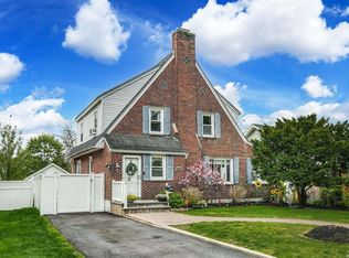 24 Old Dock Rd, Kings Park, NY 11754