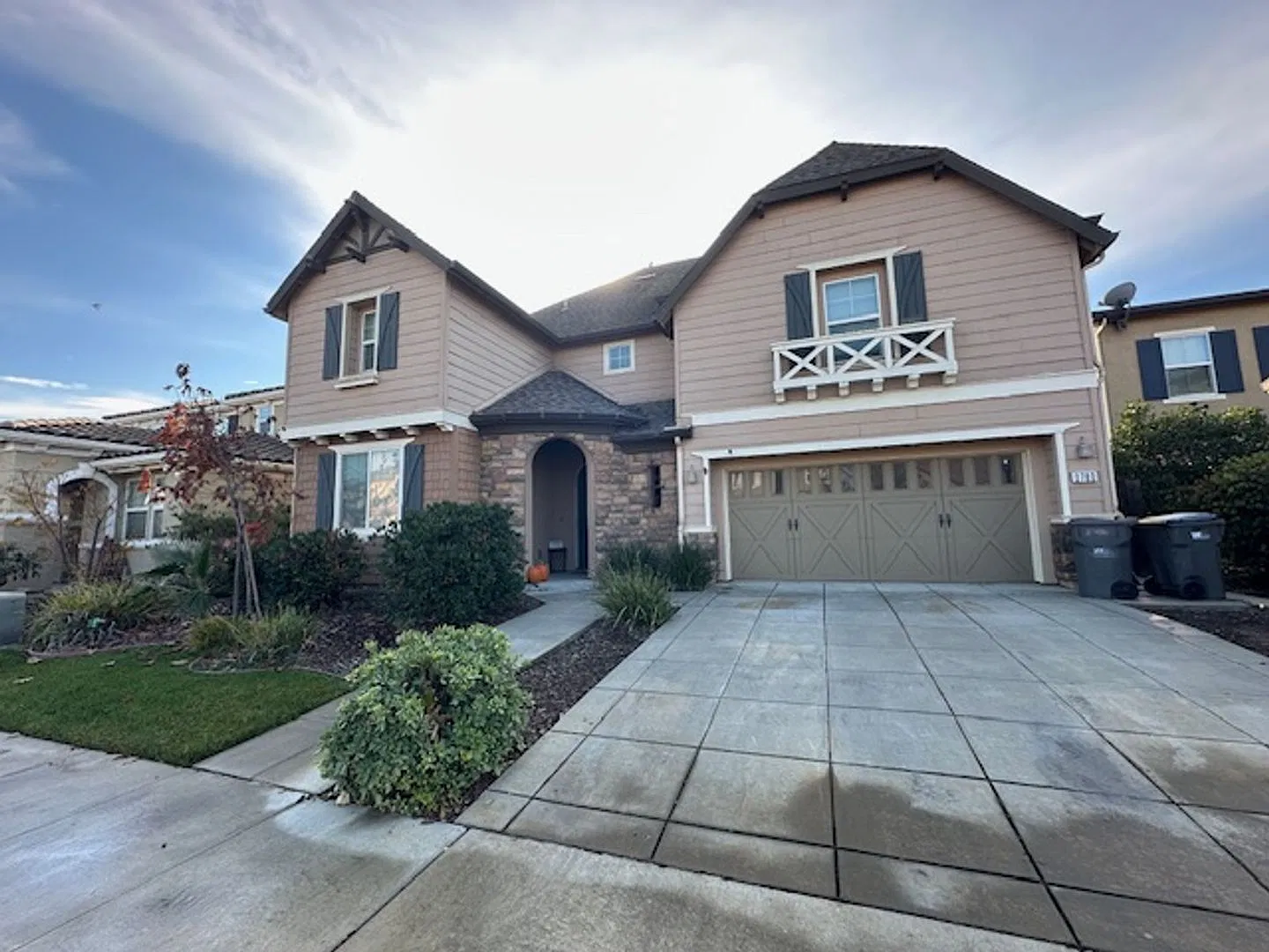 Spacious home in Springlake — Photo 2
