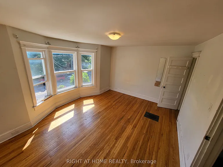 194 Beatrice St #2 — Photo 11