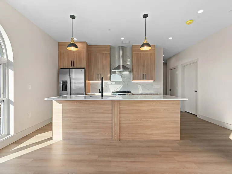 463 Franklin St #202 — Photo 37