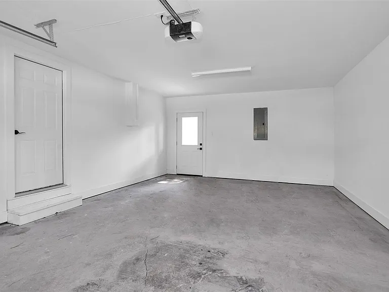 101 April Point Pl — Photo 17
