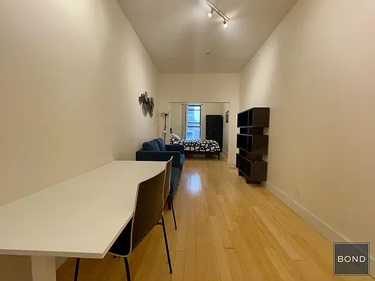 Rented by Bond New York | media 8