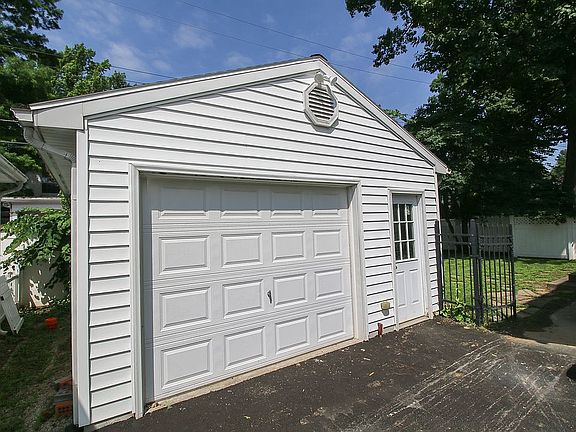 2nd image of 1824 Freeman Ave