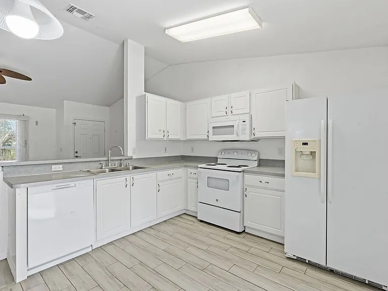 913 Canton Ave — Photo 30