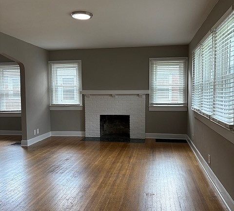 3rd image of 807 W 43rd St