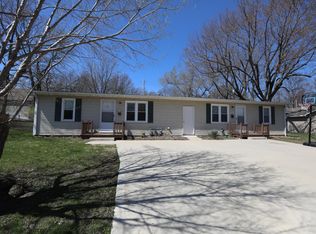 406 NE Green St APT A, Lees Summit, MO 64063