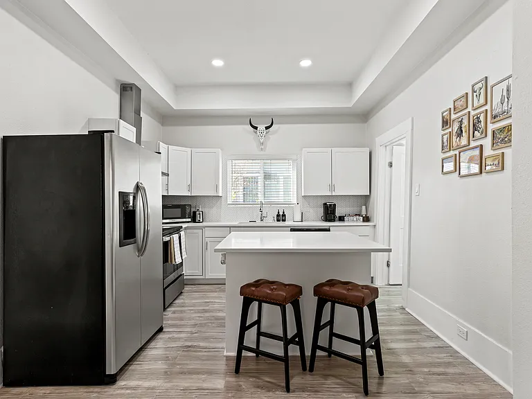 623 W Elmira St — Photo 19